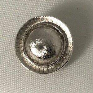 BROOCH Shaped like  a Bowler Hat Silver Toned